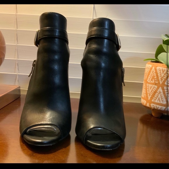 Black BCBGENERATION Heels - Picture 4 of 8